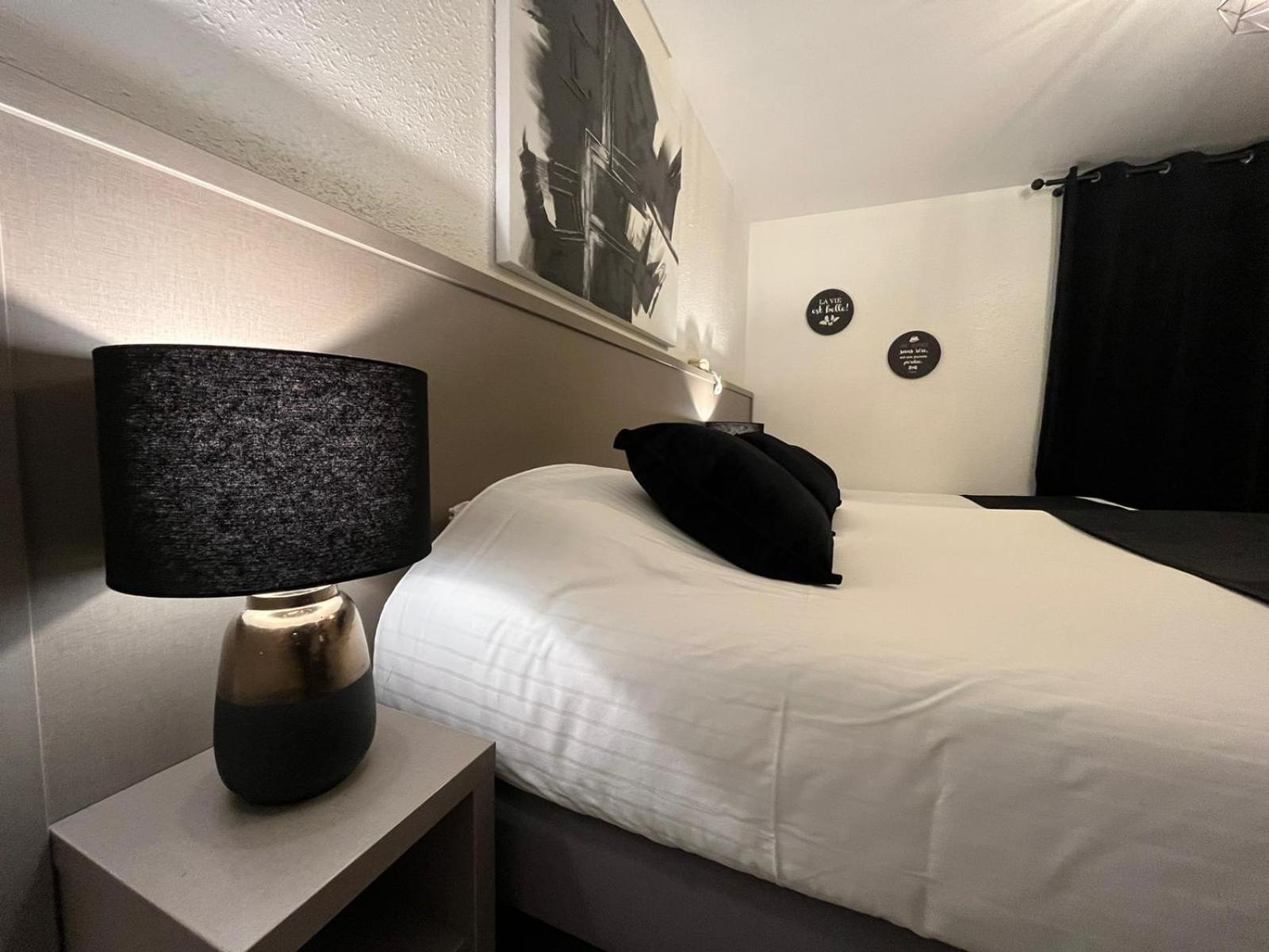Cit'Hotel Le Cheval Blanc Cognac Centre Экстерьер фото