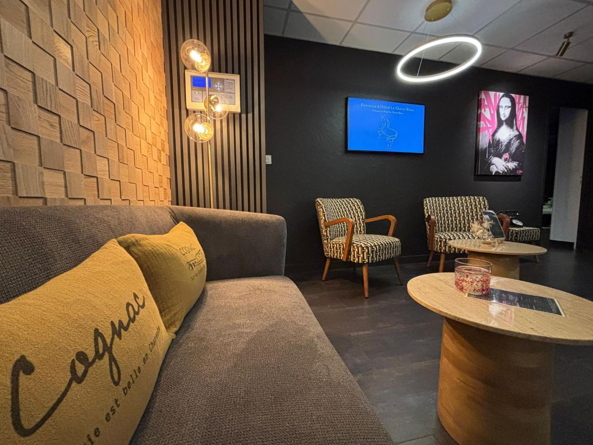 Cit'Hotel Le Cheval Blanc Cognac Centre Экстерьер фото